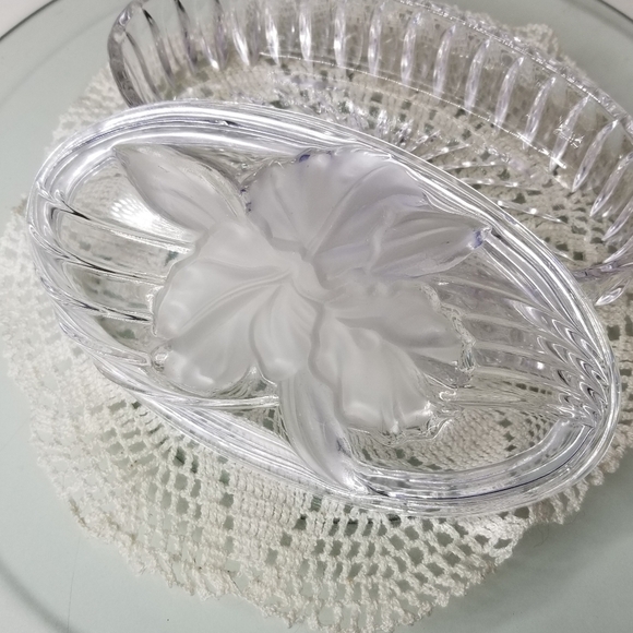 Mikasa Studio Nova Oval Frosted‎ Iris Cyrstal Lid Trinket Dish Candy Trea… - Picture 5 of 12